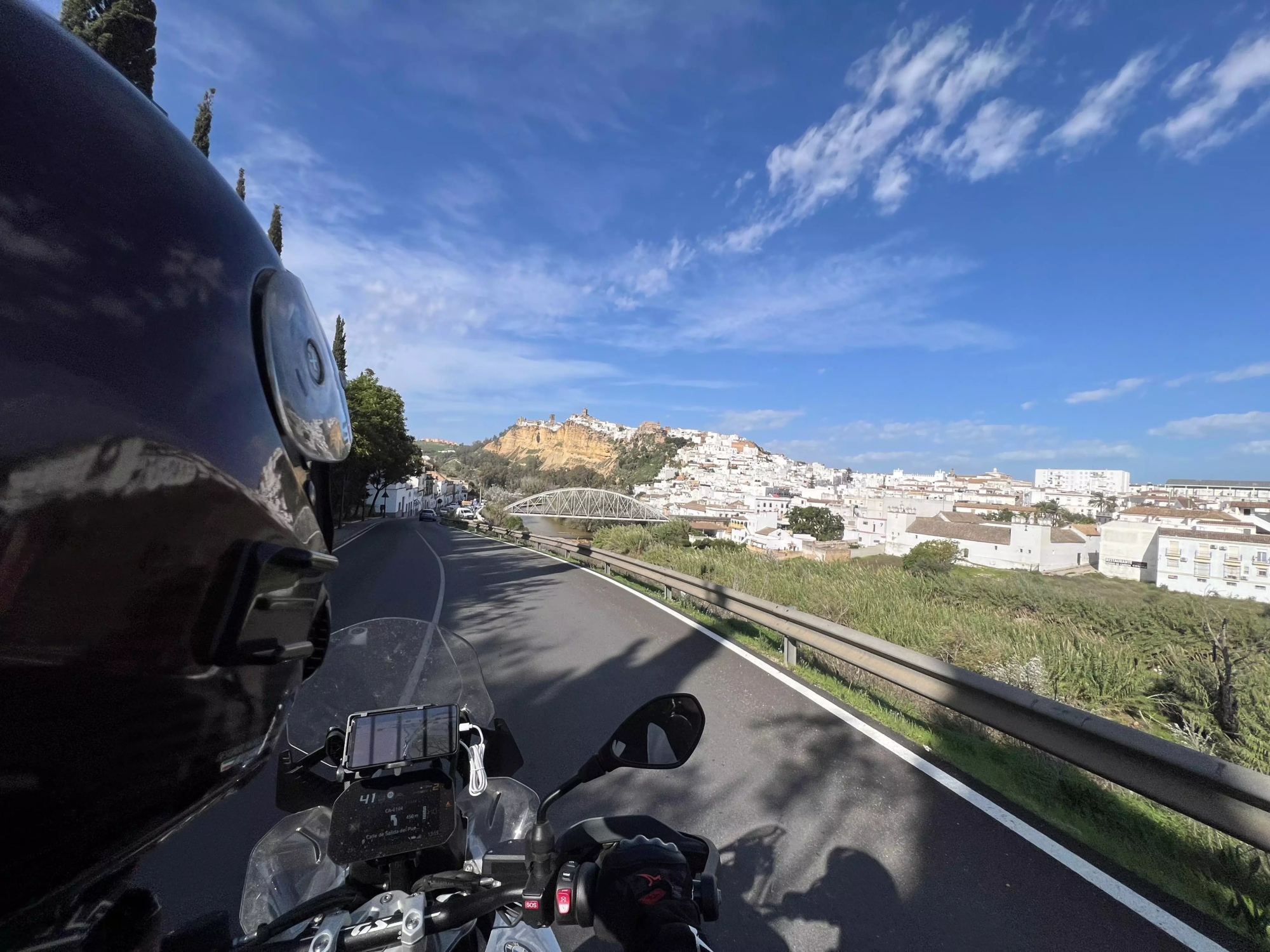 Photo sur la route en moto